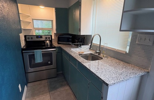 Inverness Cottage | Charming 1-bedroom cottage pet/kid friendly