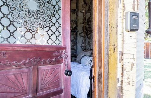 La Grange Cottage | Charming 1-bedroom cottage 8 minutes from Round Top-WiFi, AC -zHEN House Silo #1
