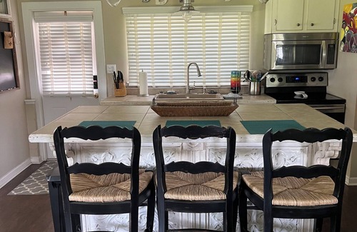 Patterson Cottage | Charming 1-bedroom cottage located on the Lower Atchafalaya River. AC & WIFI