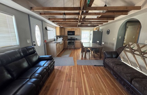 Pendleton Cottage | Charming 1-bedroom cottage with WiFi and AC in delightful Pendleton