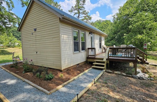 Salisbury House | Charming 1-bedroom country getaway in serene Salisbury