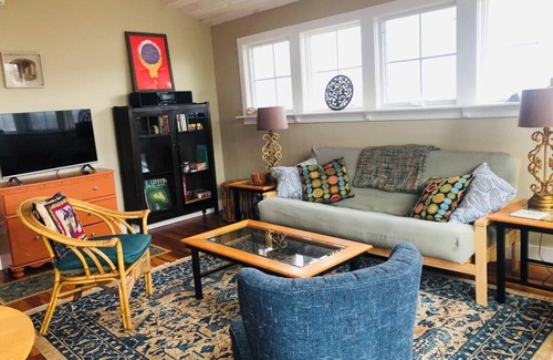 Wakefield-Peacedale Cottage | Charming 1-bedroom cottage walkable to town, bike path; a short drive to beaches