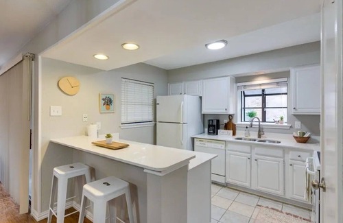 Far North Dallas Condo | Charming 1-bedroom condo in North Dallas next to Addison