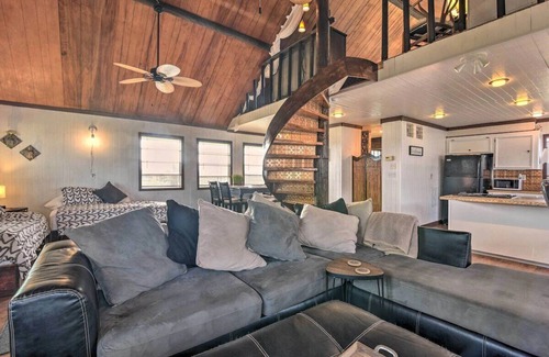 Surfside Beach House | Charming 1-bedroom cottage with WiFi, AC in fabulous Surfside Beach, TX