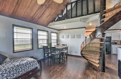 Surfside Beach House | Charming 1-bedroom cottage with WiFi, AC in fabulous Surfside Beach, TX