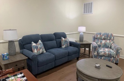 Savannah Cottage | Charming 1-bedroom cottage with AC, WiFi in peaceful gated Community in Savannah
