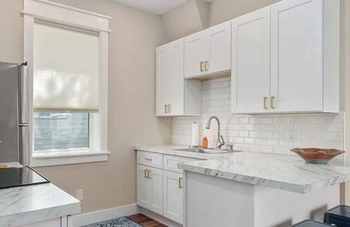 Manteo Cottage | Charming 1-bedroom cottage with WiFi and AC in gorgeous Manteo