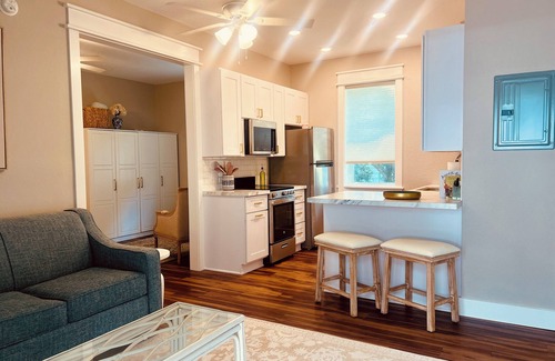 Manteo Cottage | Charming 1-bedroom cottage with WiFi and AC in gorgeous Manteo