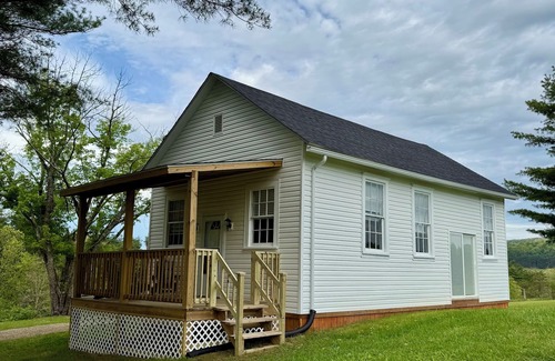 Pilot Cottage | Charming 1-bedroom cottage with AC, WiFi in amazing Pilot