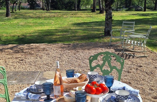Faux Cottage | Charming 1-bedroom cottage 'La Boulangerie' with beautiful garden and pool.