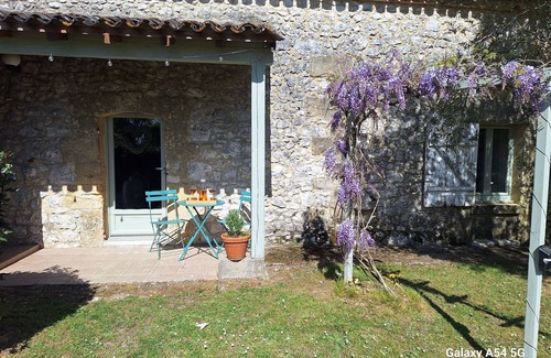 Faux Cottage | Charming 1-bedroom cottage 'La Boulangerie' with beautiful garden and pool.