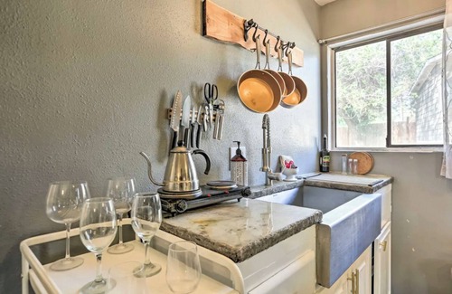 Bend Cottage | Charming 1-bedroom cottage in welcoming Bend with AC