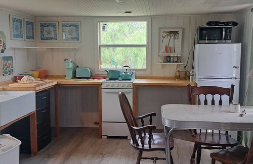 Taft Cottage | Charming 1-bedroom cottage, South Padre Island area on a working Homestead.