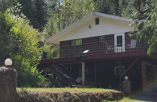 Mead House | Charming 1-bedroom country house with WiFi, AC in serene Mead