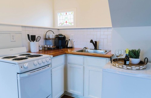 East Side Cottage | Charming 1-bedroom enchanting cottage with goats in Atlanta's Grant Park