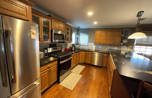 Beaumont Apartment | Charming 1-bedroom Executive apartment in a gated complex located in Beaumont.