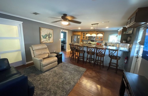 Beaumont Apartment | Charming 1-bedroom Executive apartment in a gated complex located in Beaumont.