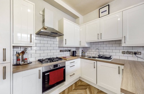 Syon Apartment | Charming 1 bedroom flat with parking in Brentford