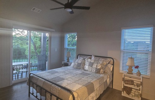 Seneca Other | Charming 1-bedroom farmhouse in marvelous Seneca with WiFi, AC