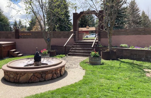 Upper Rattlesnake House | Charming 1-bedroom guest suite with a hot tub and close to trails.
