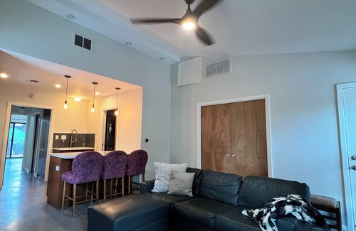 South Manchaca House | Charming 1-bedroom guest apartment in terrific South Central Austin
