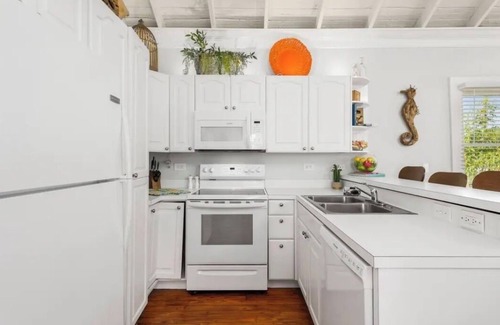 Boca Raton House | Charming 1-bedroom house in gorgeous Boca Raton with Jacuzzi, Bikes, Rv place