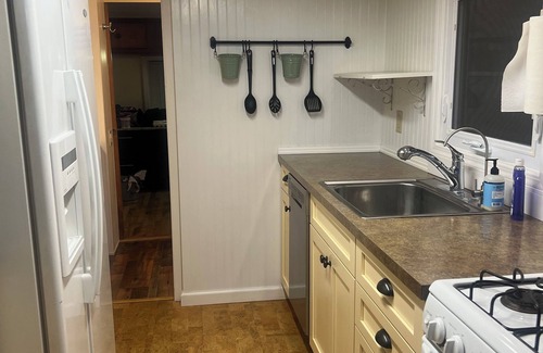 Burnsville House | Charming 1-bedroom house with WiFi, AC in enchanting Burnsville