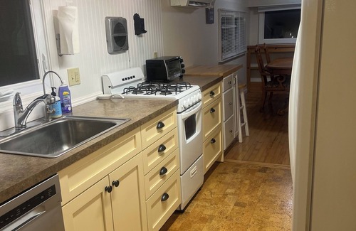 Burnsville House | Charming 1-bedroom house with WiFi, AC in enchanting Burnsville