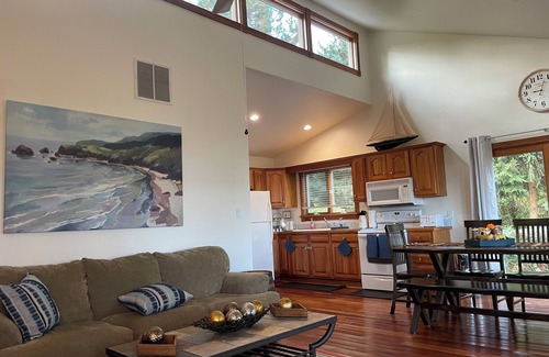 North East House | Charming 1-bedroom house with beautiful lake views in tranquil North East