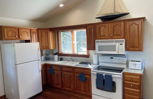 North East House | Charming 1-bedroom house with beautiful lake views in tranquil North East