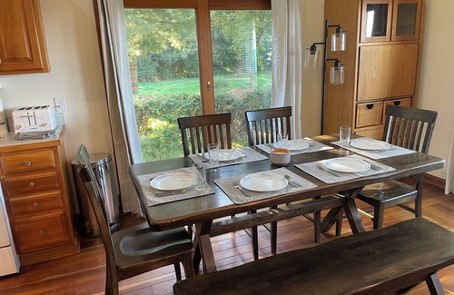 North East House | Charming 1-bedroom house with beautiful lake views in tranquil North East