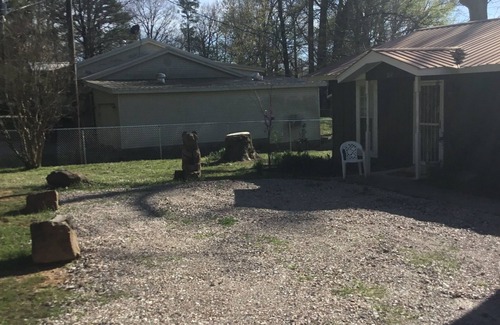 Perryville House | Charming 1-bedroom house with WiFi, AC in serene Perryville, close to Petit Jean