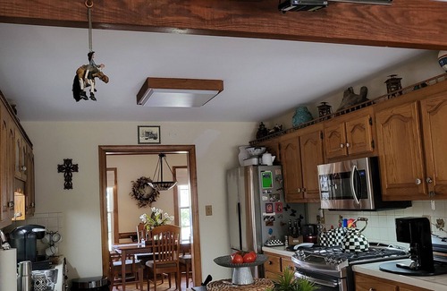 Petersburg House | Charming 1-bedroom house in Petersburg with AC, WiFi. Enjoy your stay