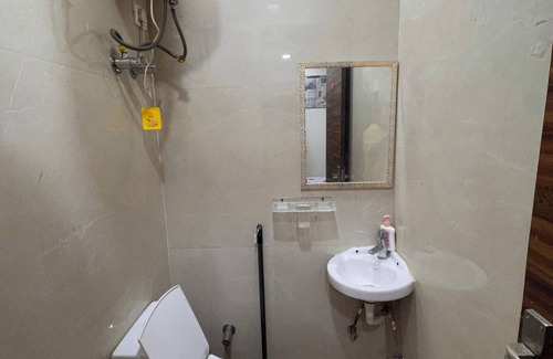 Old Rajinder Nagar House | Charming 1-bedroom house in amazing New Delhi with AC