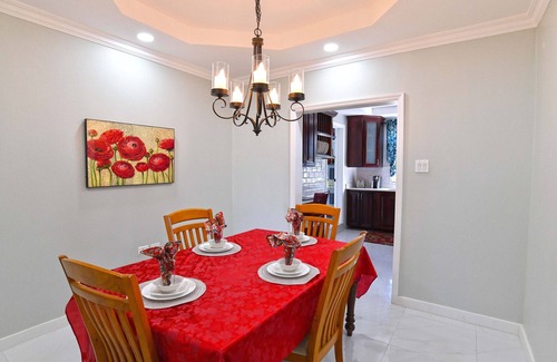 Hellshire House | Charming 1-bedroom house in superb Hellshire with WiFi, AC