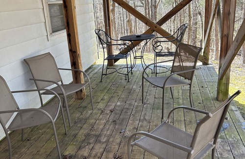 Big Sandy House | Charming 1-bedroom house with AC, WiFi in fabulous Big Sandy