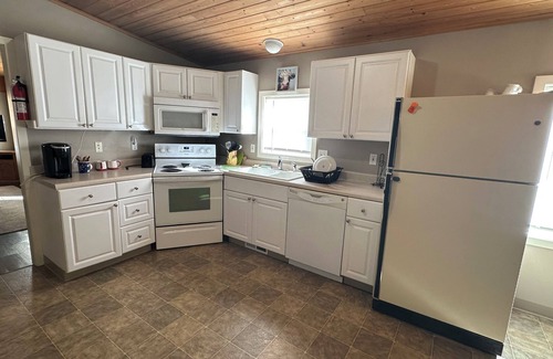 Pendleton House | Charming 1-bedroom house with AC and WiFi in peaceful Pendleton