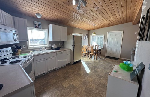 Pendleton House | Charming 1-bedroom house with AC and WiFi in peaceful Pendleton