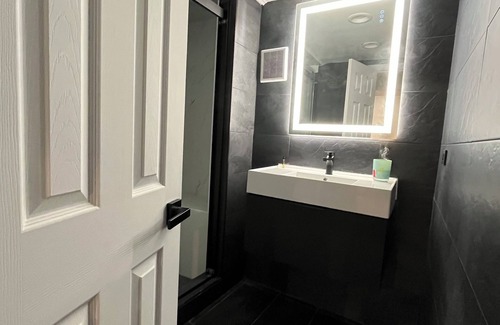 Wakefield House | Charming 1-bedroom house in The Bronx with AC, WiFi