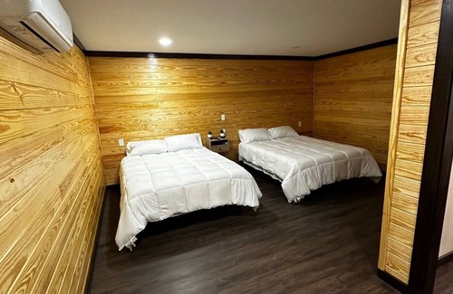Timpson Hotel | Charming 1-bedroom hotel with WiFi and AC in peaceful Timpson