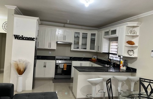 New Kingston House | Charming 1-bedroom house with WiFi, AC in lovely Kingston