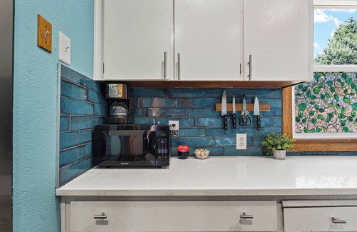 Parkrose House | Charming 1-bedroom house in beautiful Portland with AC