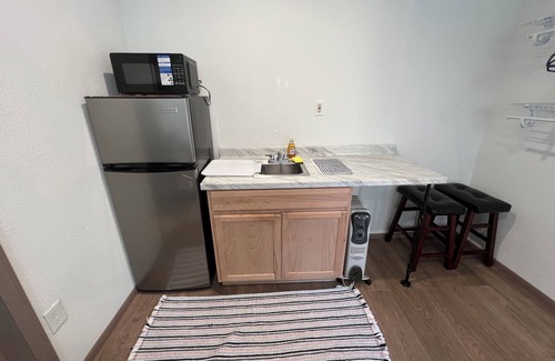 Putnam Hall House | Charming 1-bedroom house with AC, WiFi in welcoming Melrose