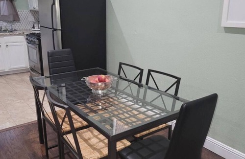Oakland House | Charming 1-bedroom house within 15 min walk of BART