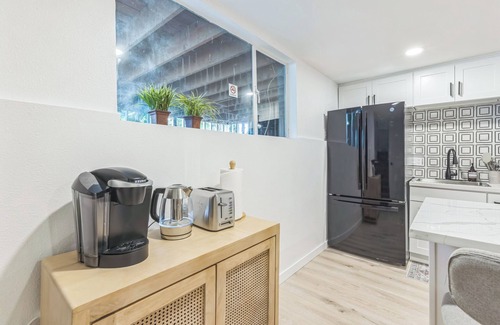 Three Tree Point House | Charming 1-bedroom house in lovely Burien with high speed WiFi,