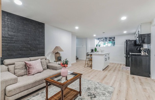 Three Tree Point House | Charming 1-bedroom house in lovely Burien with high speed WiFi,