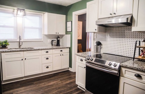 Dayton House | Charming 1-bedroom house with WiFi, AC in gorgeous Dayton