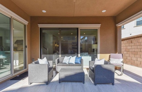 Irvine House | Charming 1-bedroom house in lovely Irvine with WiFi, AC