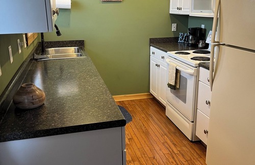 Paris House | Charming 1-bedroom house in Paris, TN.