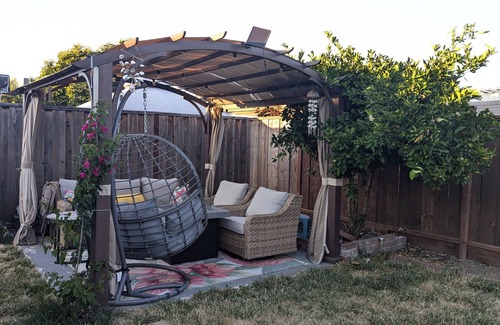 Union City House | Charming 1-bedroom in a house with WiFi in Union City